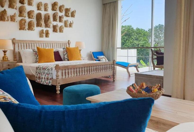 Отель 33 Lake Terrace