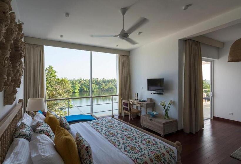 Отель 33 Lake Terrace