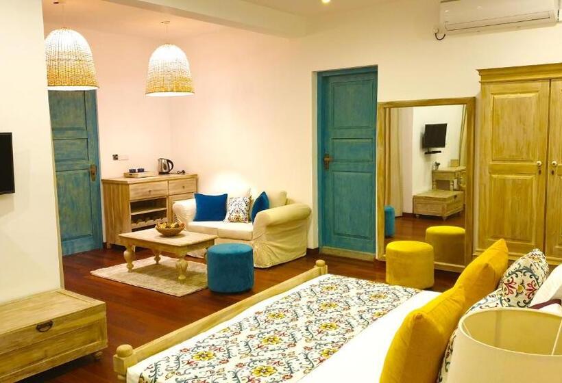 Отель 33 Lake Terrace