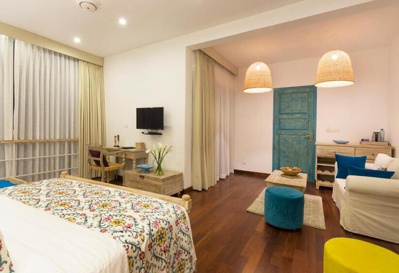 Отель 33 Lake Terrace