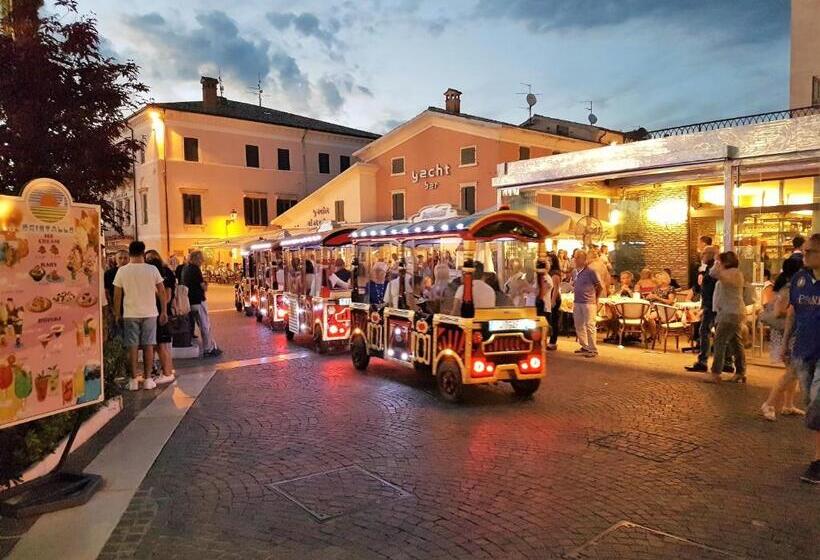 ホテル Albergo Fiorita