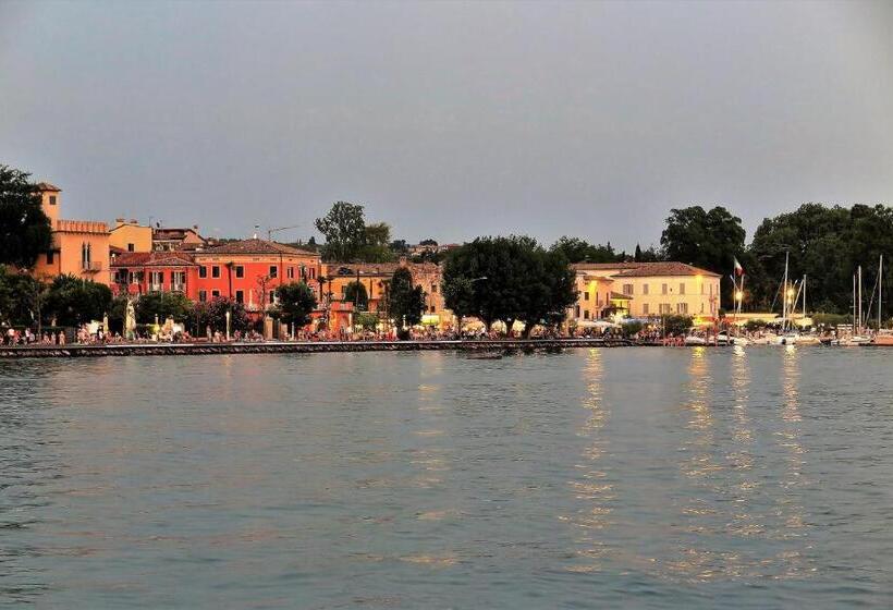 ホテル Albergo Fiorita