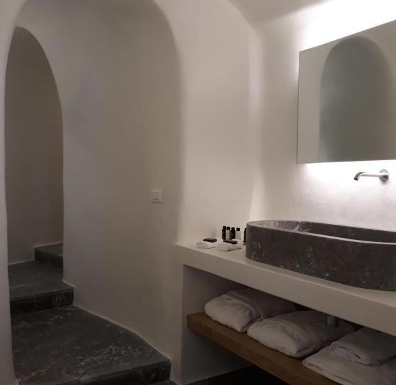 هتل Chelidonia Luxury Suites