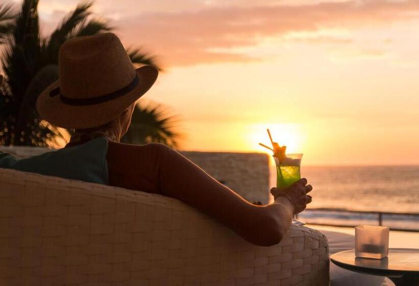 Отель Dco Suites Lounge & Spa