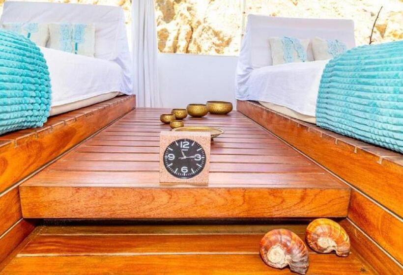 Отель Dco Suites Lounge & Spa