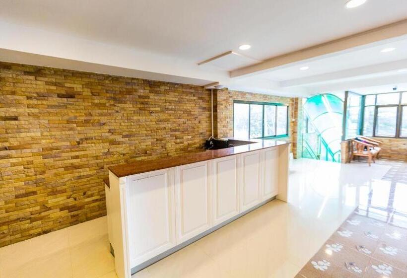 ホテル Marina Jomtien Beach