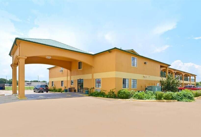 ホテル Pine Point Inn & Suites