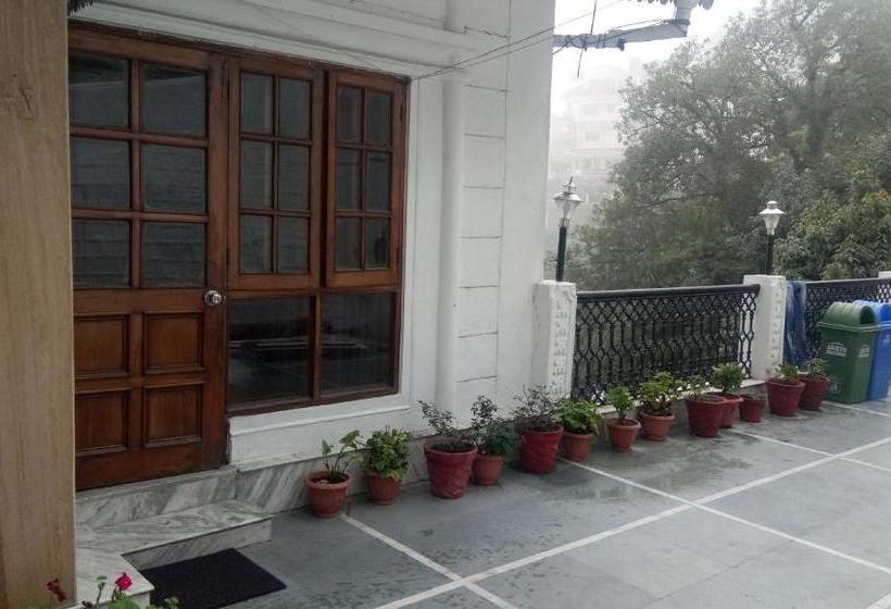 בית מלון כפרי Pleasant Stay Near Library