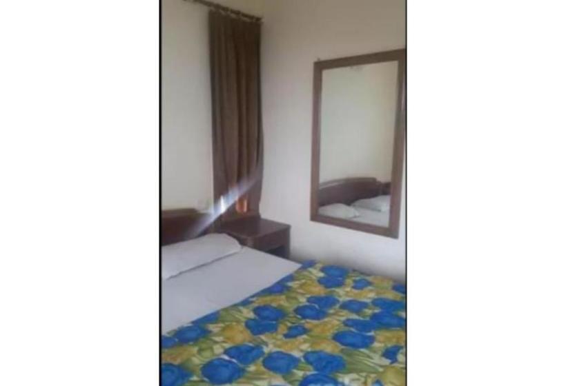 בית מלון כפרי Pleasant Stay Near Library