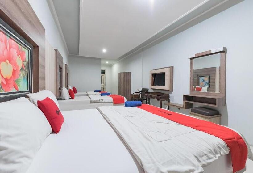 酒店 Reddoorz Resort Premium @ Sangkan Hurip Kuningan