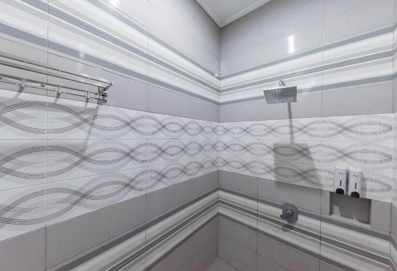 酒店 Reddoorz Resort Premium @ Sangkan Hurip Kuningan