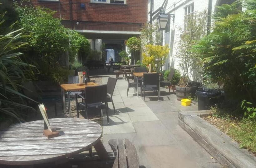 בית מלון כפרי The Bull