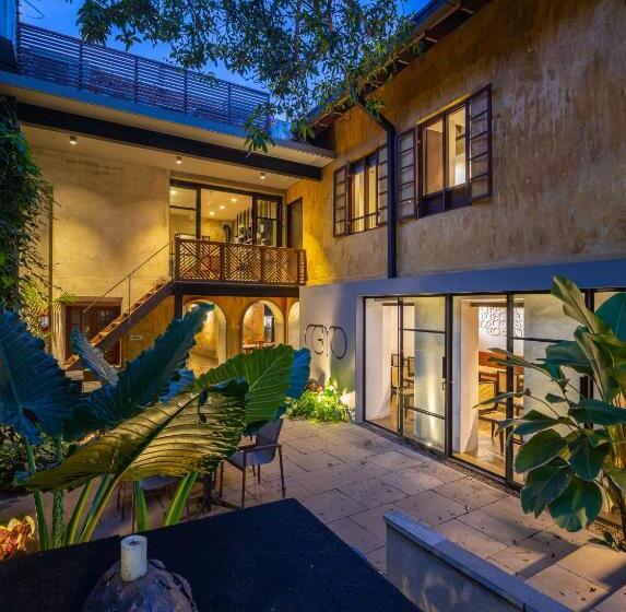 هتل The Postcard Mandalay Hall, Kochi