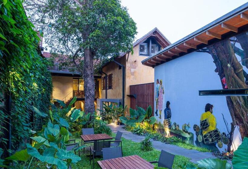 هتل The Postcard Mandalay Hall, Kochi