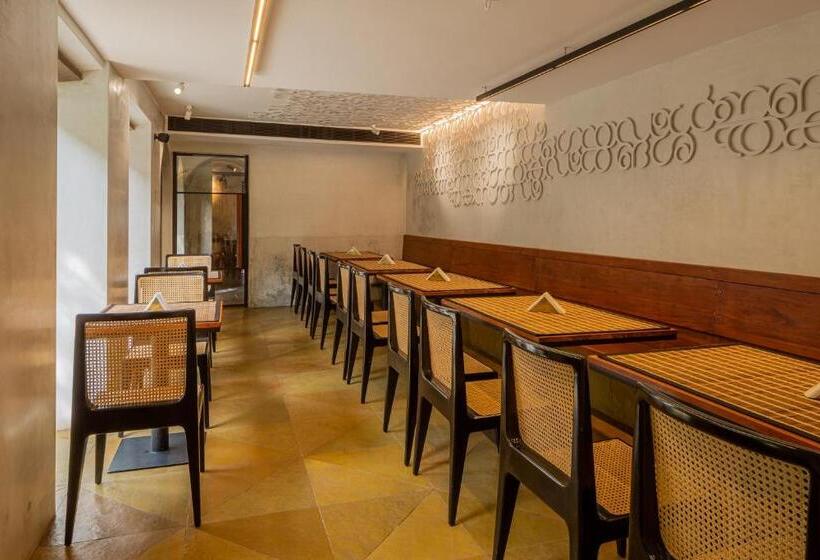 هتل The Postcard Mandalay Hall, Kochi