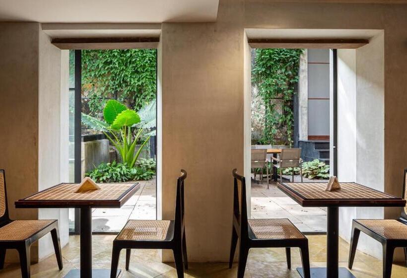 هتل The Postcard Mandalay Hall, Kochi