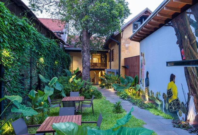 هتل The Postcard Mandalay Hall, Kochi