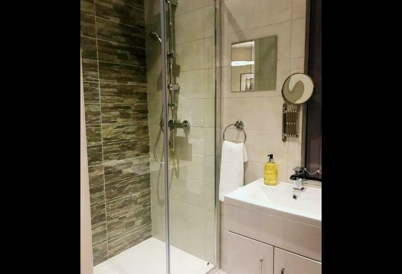 بنسيون Anson Studios Walsall M6, J10