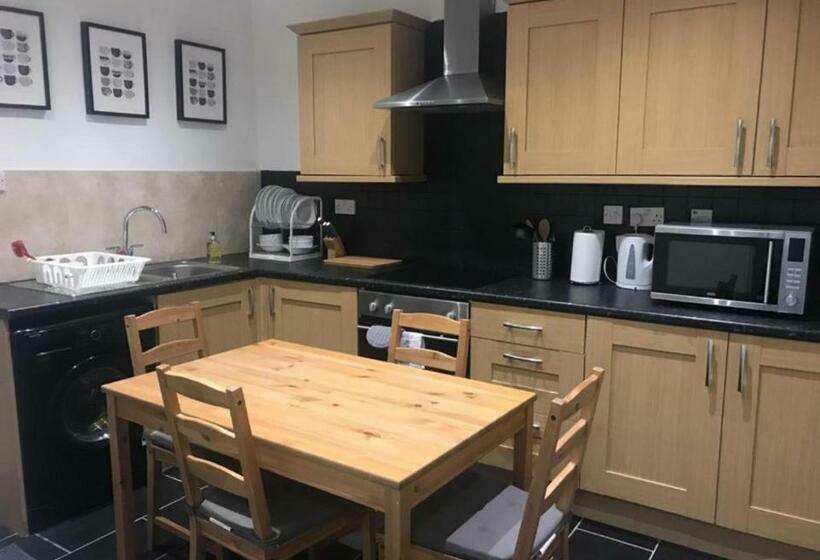 بنسيون Anson Studios Walsall M6, J10