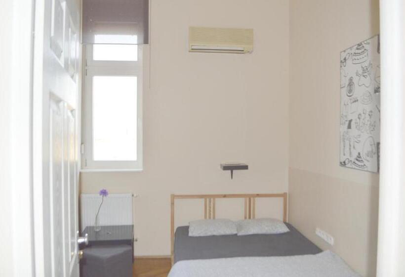 ペンション Artist Guest House