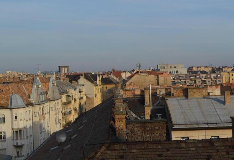 פנסיון Artist Guest House