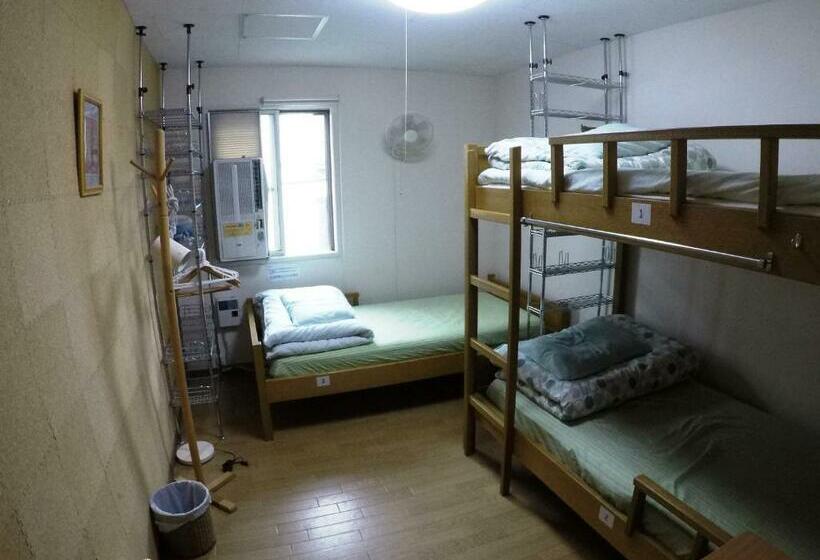 פנסיון Backpackers Hostel Ino S Place