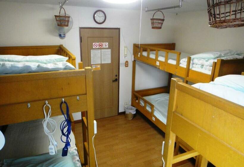 פנסיון Backpackers Hostel Ino S Place