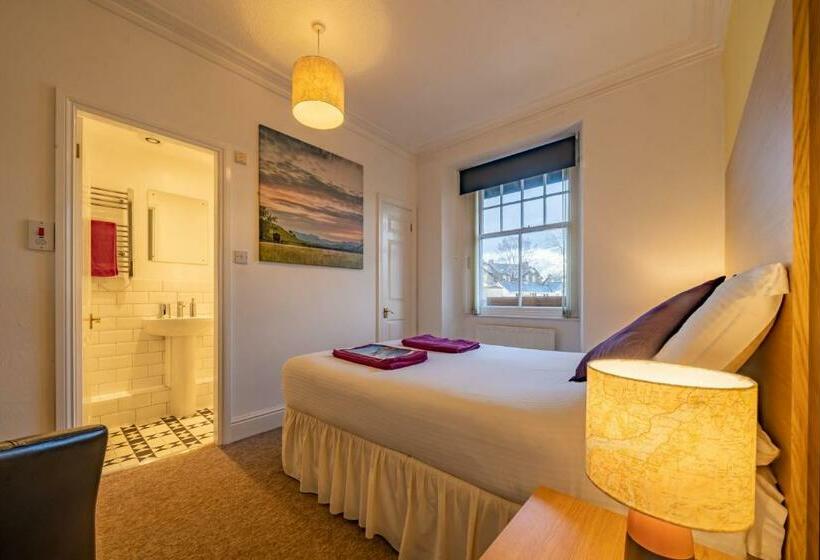 פנסיון Briscoe Lodge