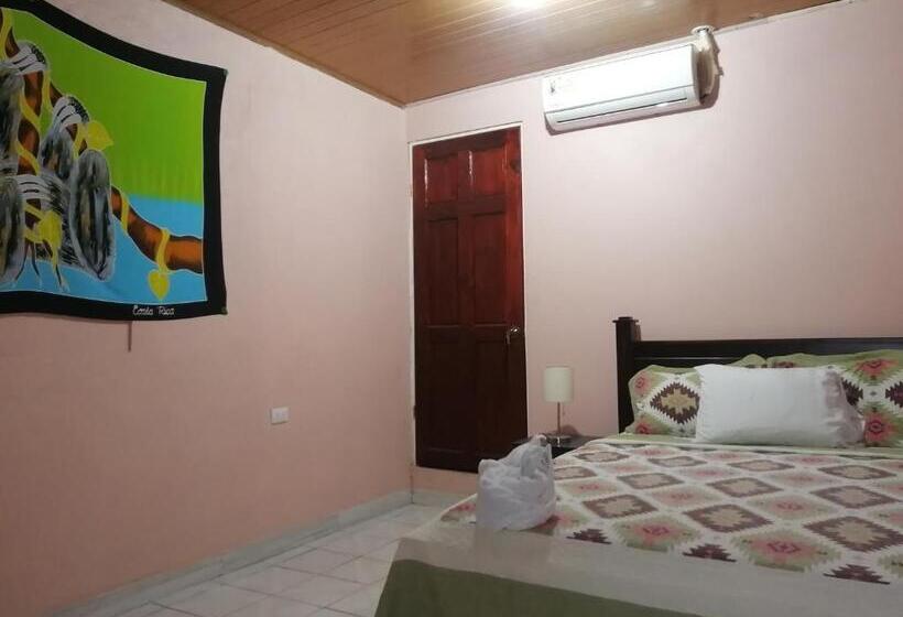 פנסיון Casa Quepos