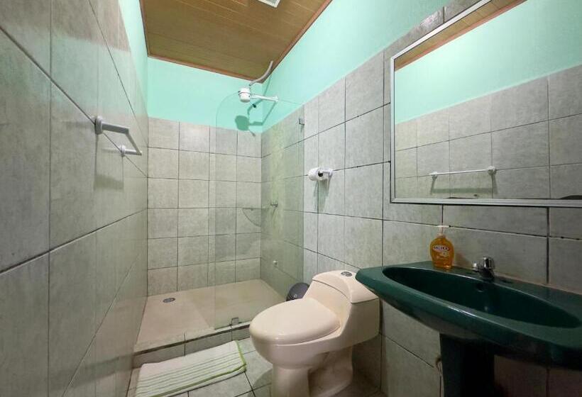 פנסיון Casa Quepos