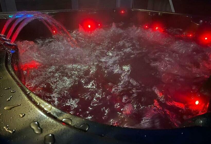 بنسيون Casa Vinga   Restaurant&jacuzzi