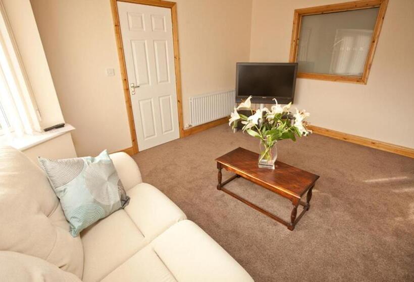 پانسیون Holly Lodge