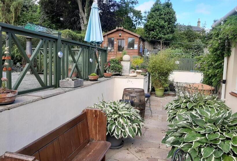 پانسیون Holly Lodge