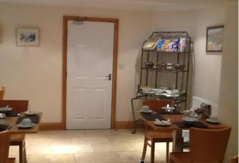 پانسیون Holly Lodge