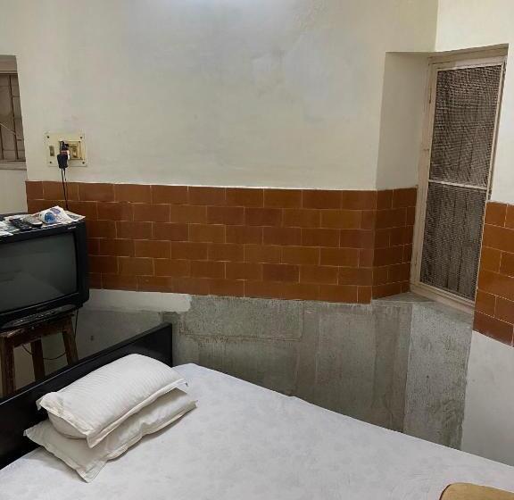 پانسیون Lake Land Guest House