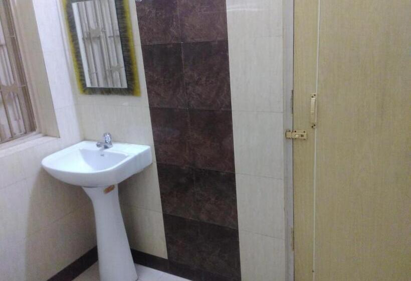 پانسیون Lake Land Guest House