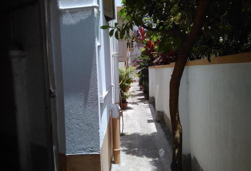 پانسیون Lake Land Guest House