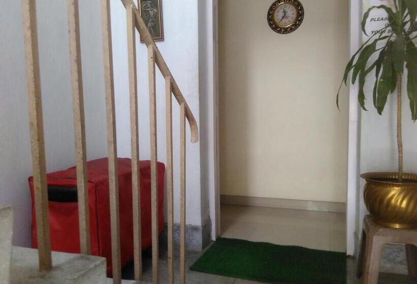 پانسیون Lake Land Guest House