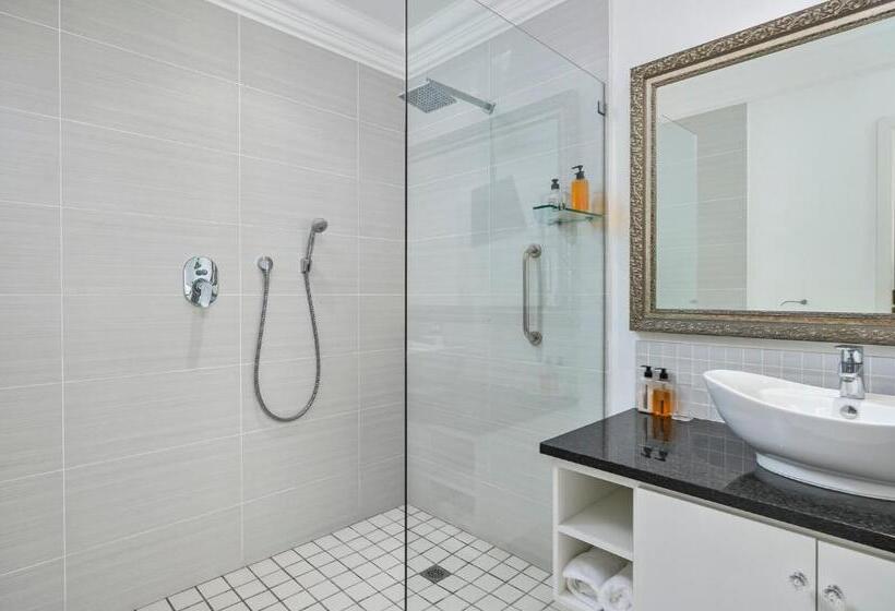 펜션 Millbury Guest House