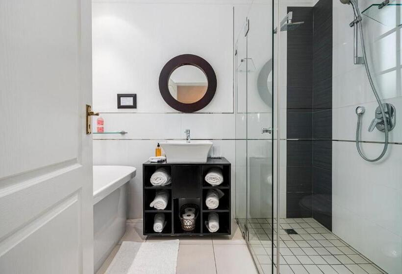 펜션 Millbury Guest House