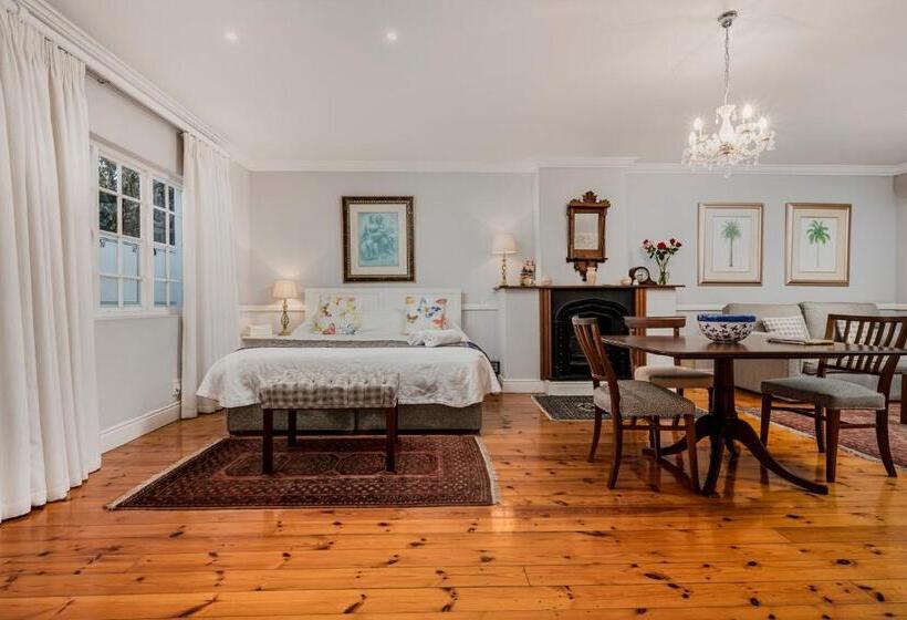 펜션 Millbury Guest House