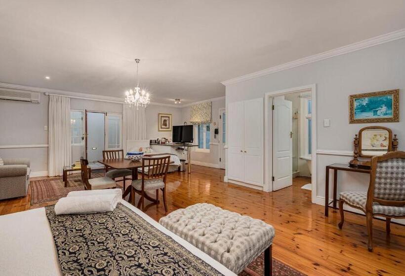 펜션 Millbury Guest House