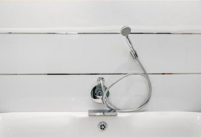 펜션 Millbury Guest House