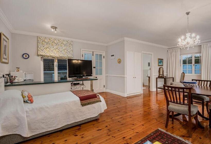 펜션 Millbury Guest House