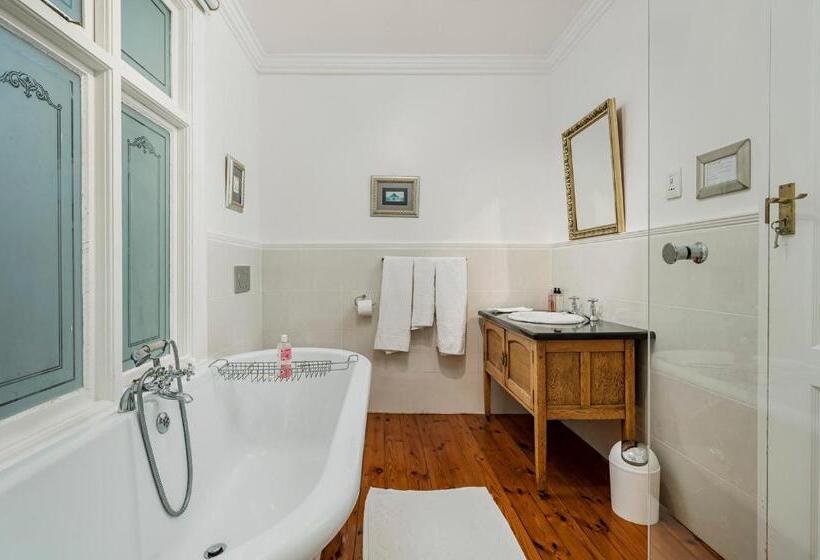 펜션 Millbury Guest House