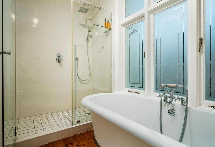 펜션 Millbury Guest House