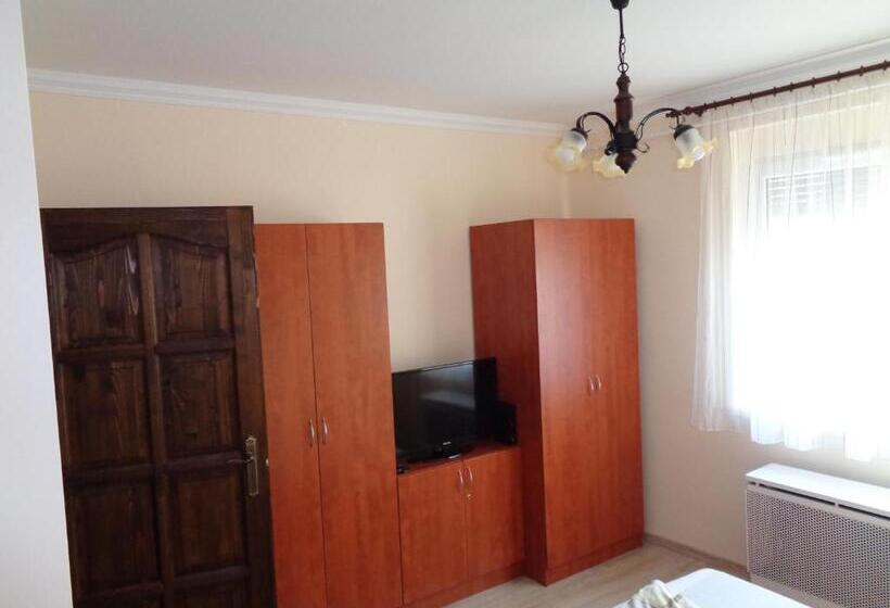 Пансион Otthon Apartman