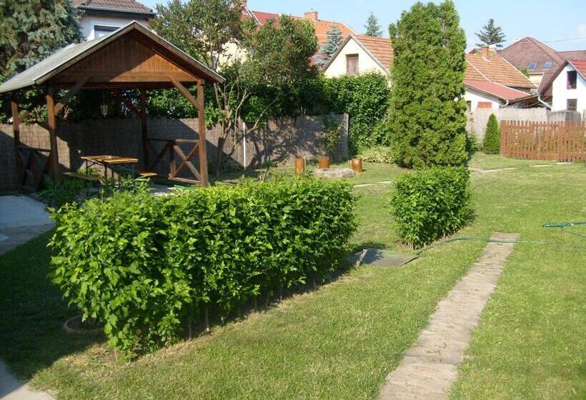 Пансион Otthon Apartman