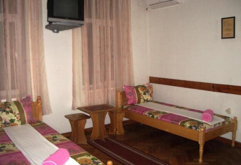 ペンション Sky Rooms