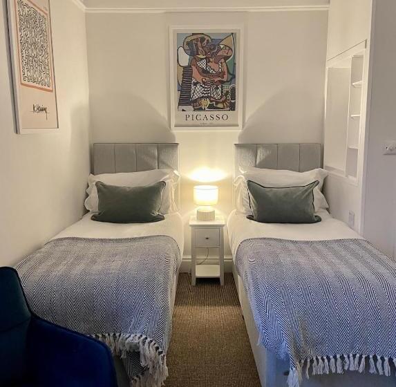 ペンション The Dozy Deer